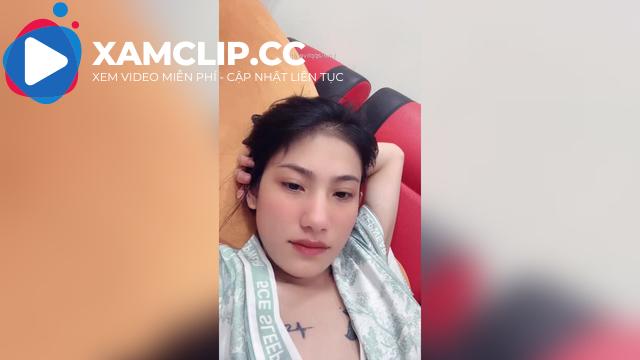 Hot Tiktoker Huỳnh Bảo Trân véo vú cho anh em coi nè
