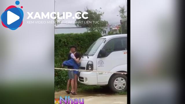 Học sinh móc lồn người yêu ở giữa đường