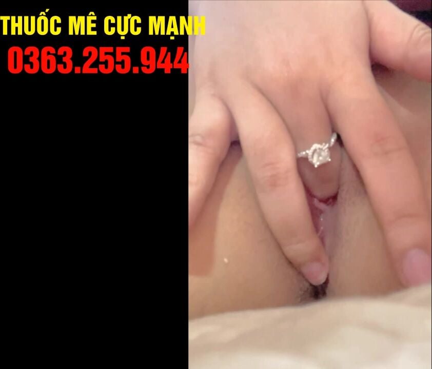 Em gái 2k7 còn trinh tự móc lồn PHÁ TRINH thèm trai