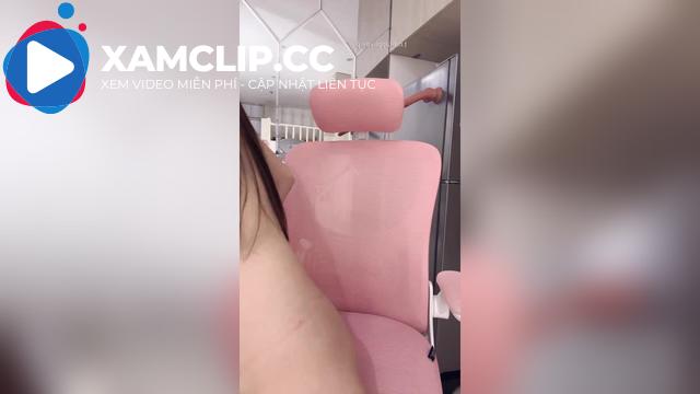 Bexuxxxxx cute thích khẩu dâm cùng bạn trai
