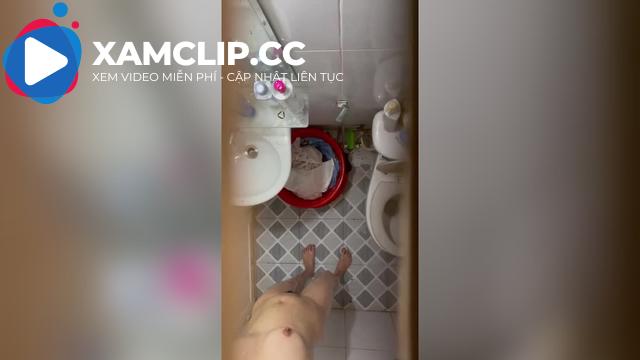 Clip quay lén chị gái hàng xóm tắm hàng ngon mướt