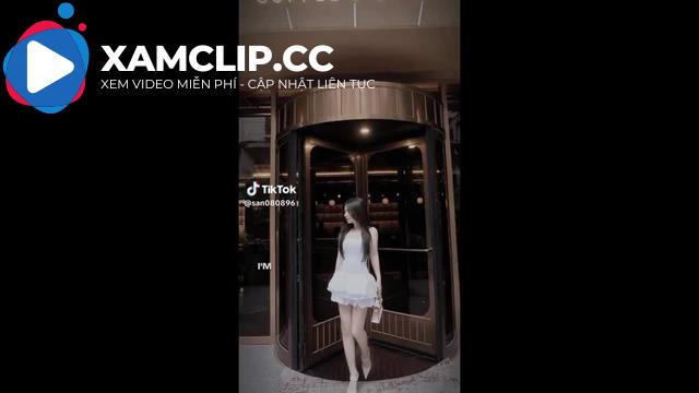 Bán mỹ phẩm ế em gái đi khách bị quay lại clip sex