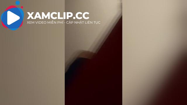 Quay lén chị gái hàng xóm tắm truồng