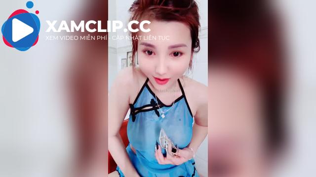 Lamonly khoe bộ yếm mới nhân dịp nghỉ lễ