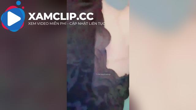 Em gái cận thị mân mê hột le cận cảnh siêu nét