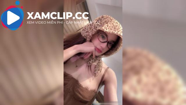 Hotgirl quỳnh trang xoạc chat sex p2