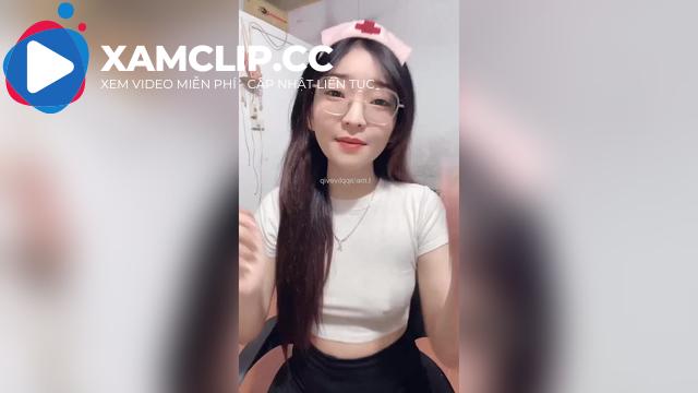 Beiu kính cận mất trinh cái là lại lên live show kiếm trai tơ